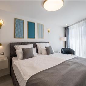 4 bedroom villa with heated pool and sea view in Vinišće, sleeps 8